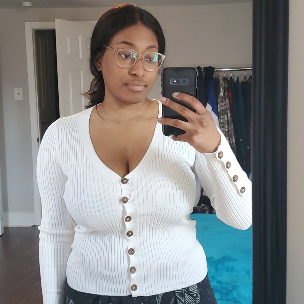 Tortoise-button Cardigan - Picture 3 of 3
